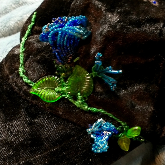 Black velvet baseball hat with blue beaded roses - Picture 4 of 8